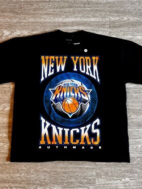 New York Knicks Vintage Metal Premium Graphic Tee